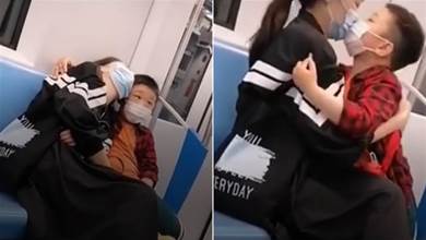 男童地鐵上"守護熟睡的媽媽"，媽媽「搭地鐵不小心睡著」兒子默默一路守護　「乖乖等母醒來」：暖舉感動全網